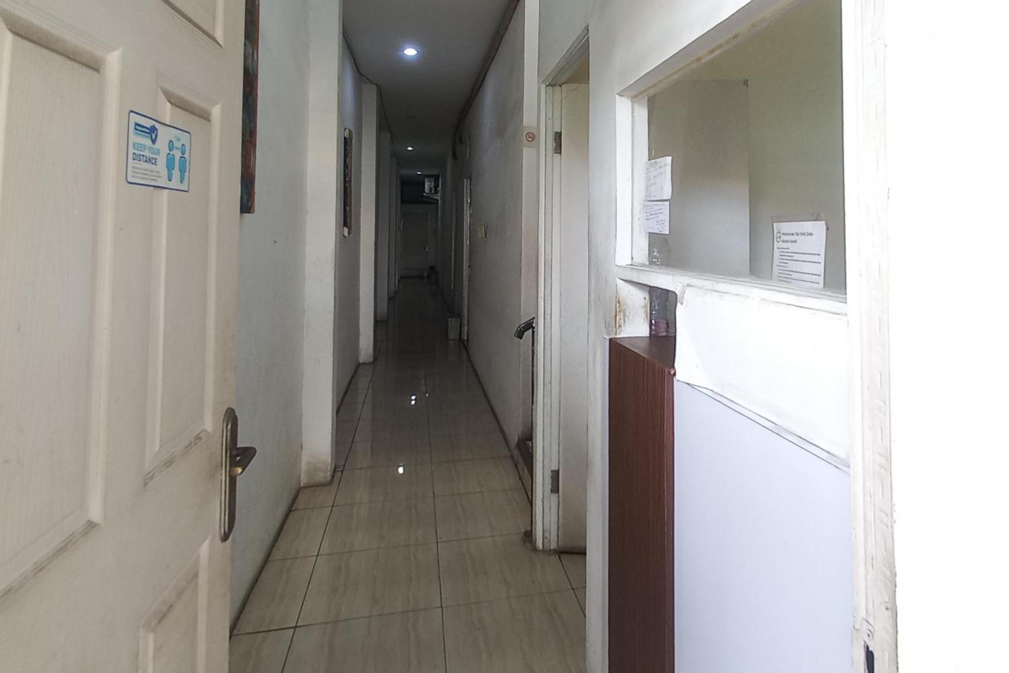 Hotel Reddoorz Syariah Near Rs Siti Khodijah Sepanjang Sidoarjo Exterior foto